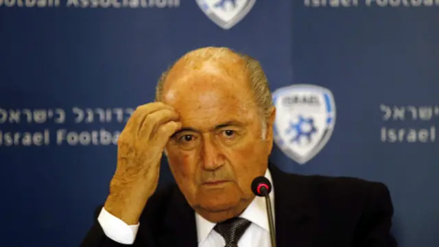 يتعرض الاتحاد الدولي لكرة القدم ايضا لضغوط من جانب عدد من الشركات الراعية للبطولات الرياضية