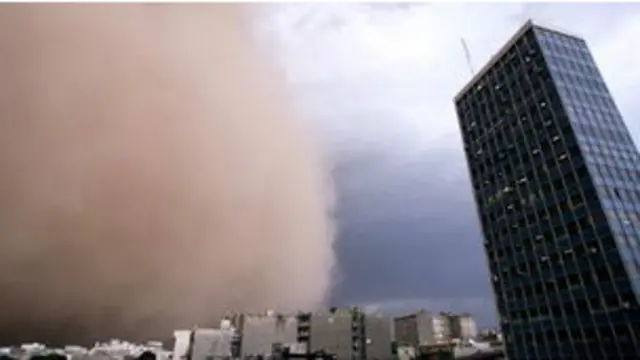 تسببت العاصفة بقطع التيار الكهربائي