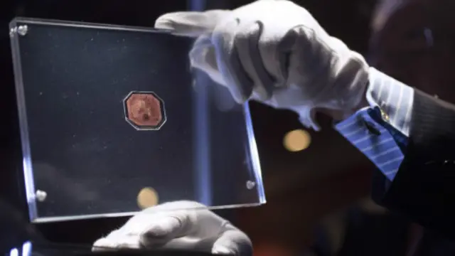 这枚英属殖民地150年前发行的邮票还有许多别名:“世界最著名”、“世界最珍贵”、“终极至尊”、“蒙娜丽莎”。