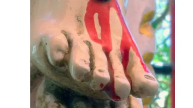 عیسی مسیح کے مجسمے کے پاؤں