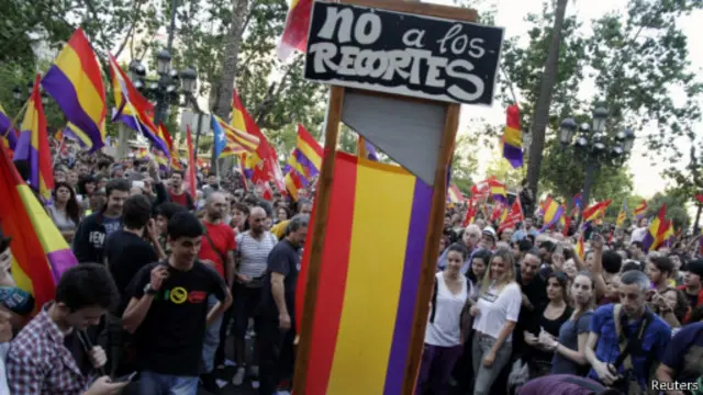 گیوتین و مخالفت با سلطنت - جمهوریخواهان خواستار تغییر نظام سیاسی و پایان سلطنت شدهاند