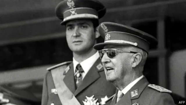 با پایان دیکتاتوری فرانکو، نظام سلطنتی به ریاست خوان کارلوس به اسپانیا بازگشت