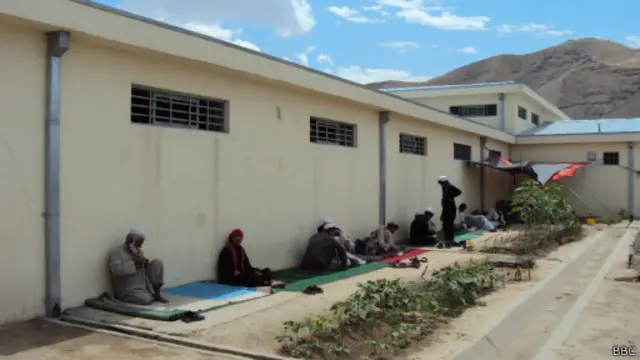 د بغلان زندان چې په څلور کیلومتره ځمکه جوړ شوی، ظاهري بڼه یې ډېره ښایسته او ودانۍ یې په پرمختللي سیستم جوړه ښکاري.