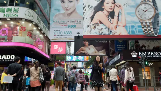 香港銅鑼灣購物區的奢侈品廣告（17/3/2014）