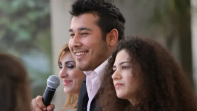 شباب شاركوا في الحوار