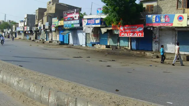 ایم کیو ایم کے سربراہ کی ’گرفتاری‘ کی اطلاعات کے بعد کراچی کے تمام کاروباری و تجارتی مراکز بند ہوگئے۔