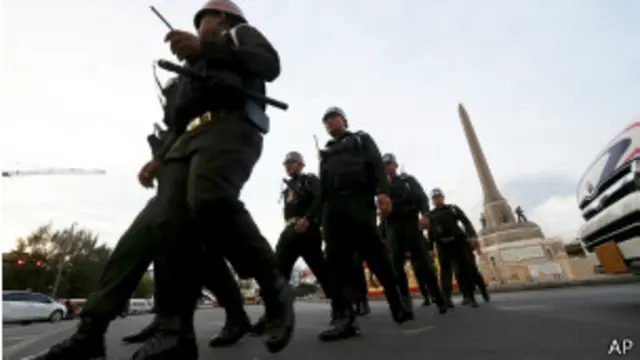 ဘန်ကောက်မြို့မှာတော့ ညမထွက်ရ အမိန့် ဆက်ရှိမယ်