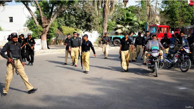 سرجانی ٹاؤن اور خدا کی بستی کے علاقوں میں سرچ آپریشن کے بعد 20 کے قریشب مشتبہ افراد کو حراست میں لیا گیا: کراچی پولیس 