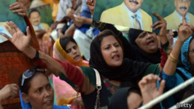 کراچی میں امریکی قونصل خانے نے ویزہ درخواستوں سے متعلق تمام کام روک دیا ہے