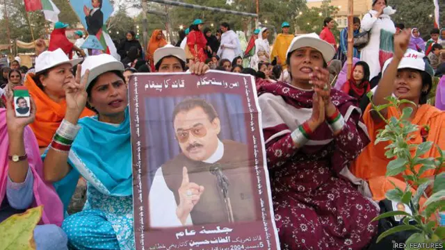 تحریک انصاف نے مطالبہ کیا کہ الطاف حسین کے خلاف غداری کا مقدمہ چلایا جائے