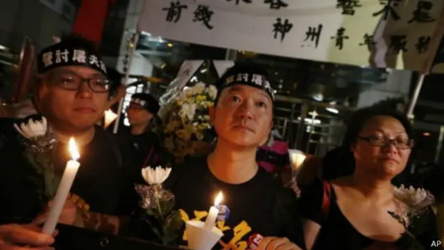 أقام نشطاء وقفة بالشموع لإحياء ذكرى أحداث تيانانمين في هونغ كونغ مساء الثلاثاء