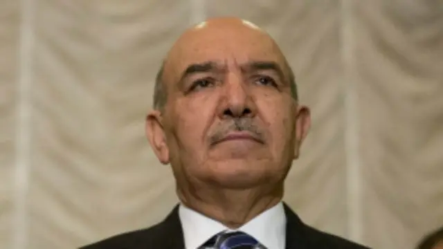 خپله قیوم کرزي څه نه دي ویلي خو د اشرف غني احمدزي د ټاکنیز دفتر مسوولین وايي تر منځ یې خبرې دوام لري.