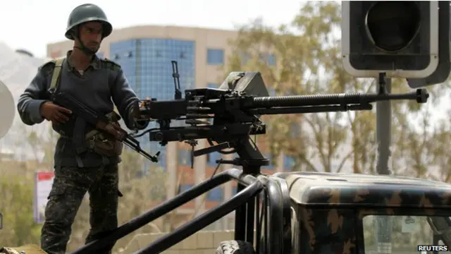 استخدم المهاجمون الرشاشات الثقيلة. "ارشيف"