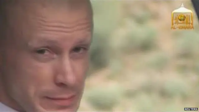 بدا الاندهاش على ملامح بيرغدال خلال عملية التسليم.