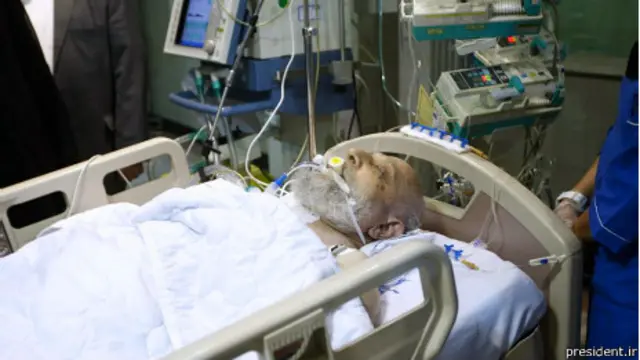 محمدرضا مهدوی کنی، ۸۳ ساله، در بیمارستان