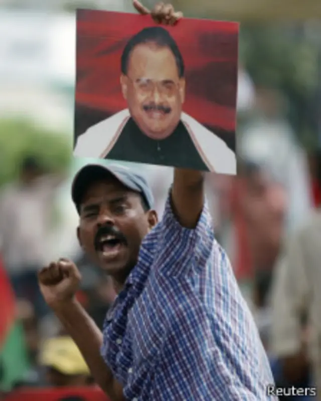 ایم کیو ایم نے احتجاجی دھرنے جاری رکھنے کا اعلان کیا ہے