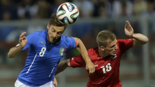 Italia yang sempat unggul melalui gol Marchisio, namun kebobolan di menit-menit akhir.