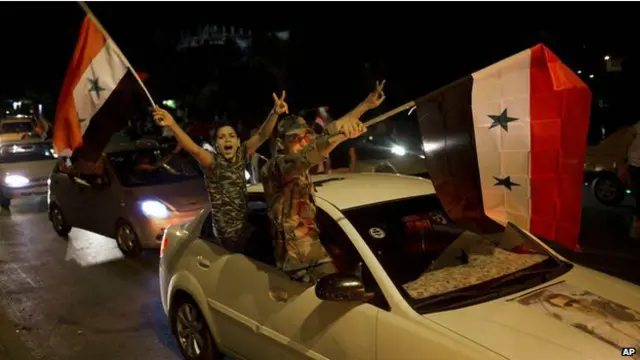 Những người ủng hộ ông Assad xuống đường ăn mừng sau khi kết quả bầu cử được công bố