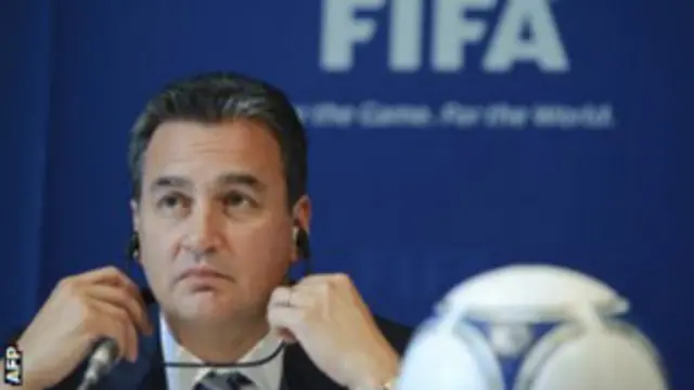 ګارسیا په عمان کې د قطر ۲۰۲۲ فوټبال د کمېټې له غړو سره خبرې کوي.