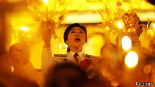 ပြီးခဲ့တဲ့ ဒီဇင်ဘာက ထိုင်းဘုရင် ဘူမိဘောလ်ရဲ့ မွေးနေ့ပွဲမှာ ယင်လတ် ပါဝင်ဆင်နွှဲစဉ်။