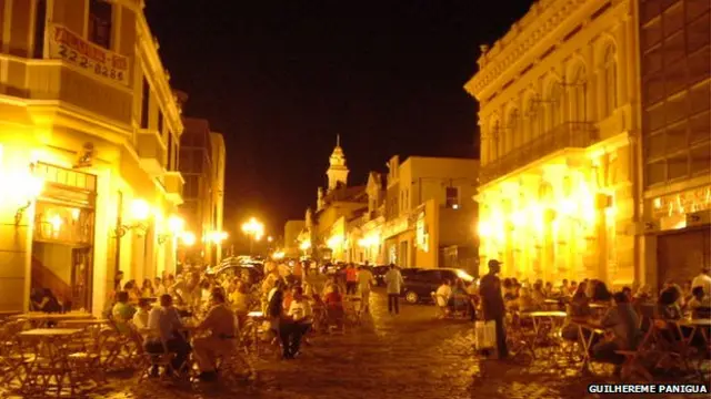 Mulailah malam Anda di pusat kota tua