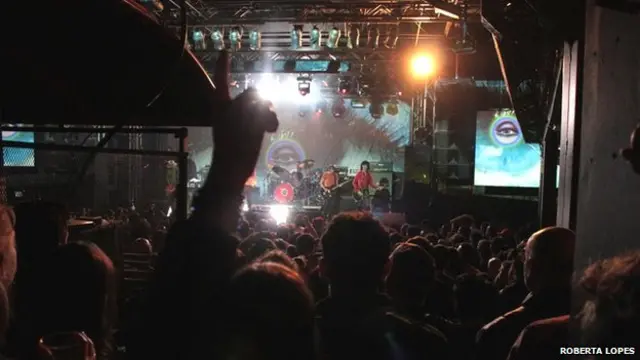 Các ban nhạc quốc tế và địa phương đều hoạt động sôi nổi ở các điểm giải trí của Porto Alegre