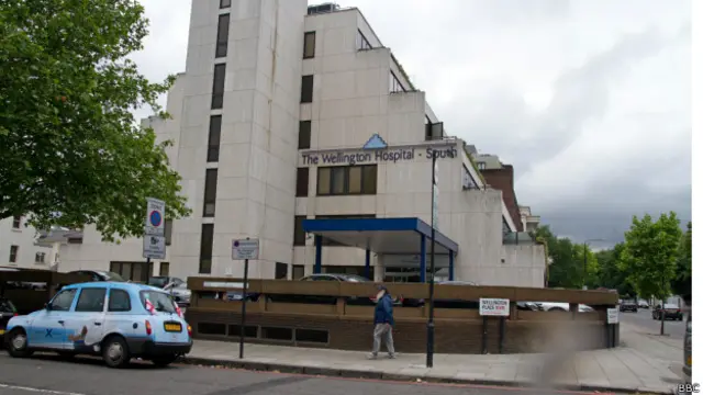 ہسپتال میں داخل کویتی مریض نے بتایا کہ یہاں کمرے کی فیس ڈیڑھ سے دو ہزار پاؤنڈ روزانہ کے لگ بھگ ہے