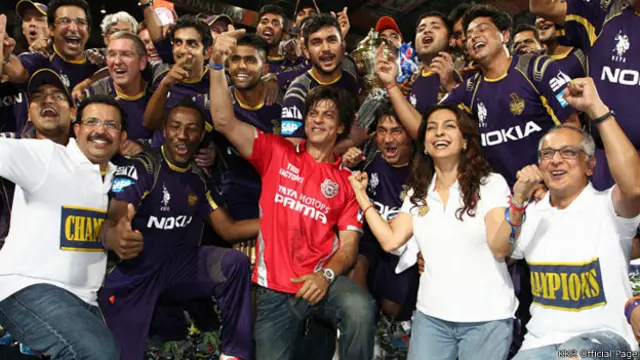 کولکته کې خلکو د دغې بریا له کبله شاه رخ خان د نڅا او خندا په حال کې ولید.