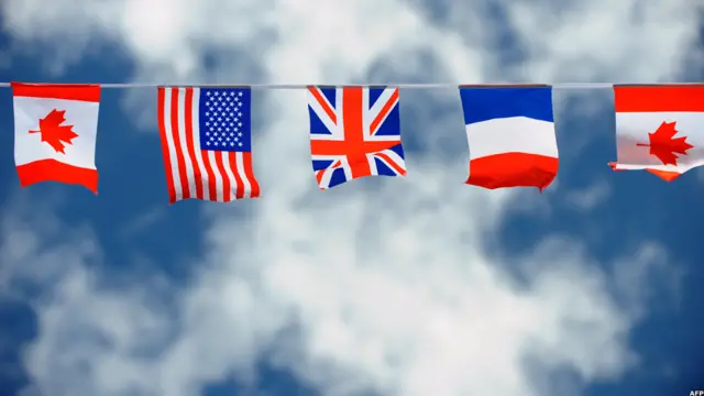 二战盟国国旗飘扬在海滨小城乌伊斯特雷昂。诺曼底登陆70周年官方庆典的主会场就设在这里。