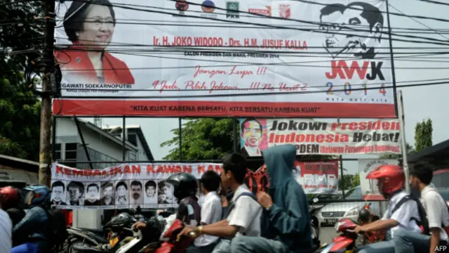 Spanduk dukungan terhadap pasangan capres Jokowi-Jusuf Kalla di Jakarta.