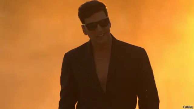 'हॉलीडे'