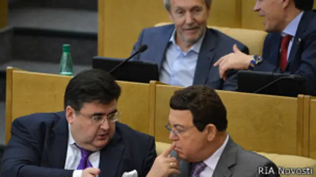 Глава комитета по СМИ Алексей Митрофанов на пленарном заседании в ГД