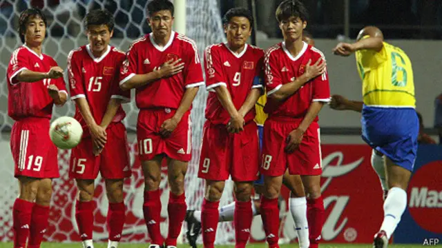 Gol de Roberto Carlos contra China en 2002