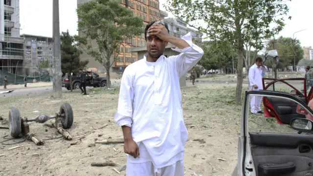 در حادثه انفجار شش نفر کشته و دست‌کم بیست نفر زخمی شده‌اند. کاروان آقای عبدالله راهی هتل کانتیننتال بود که این اتفاق افتاد