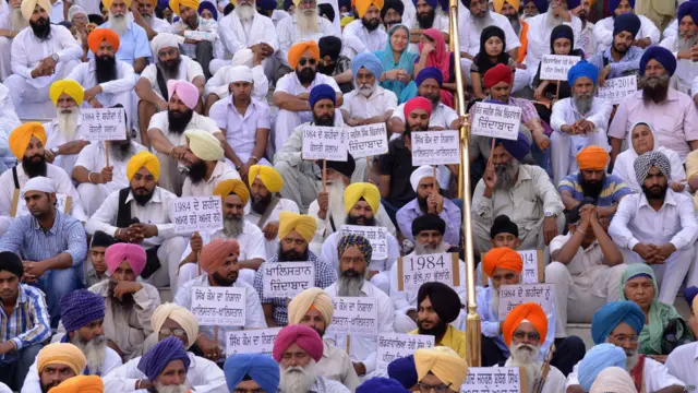  30ویں برسی کے موقع پر سکھوں کی ایک بڑی تعداد نے گولڈن ٹیمپل پر حملے کی مذمت کی اور احتجاج بھی کیا۔ 