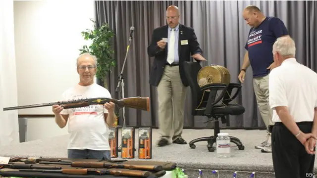 ۔۔۔ قرعہ اندازی میں 10 ڈالر ٹکٹ حاصل کر کے شامل ہو سکتے تھے