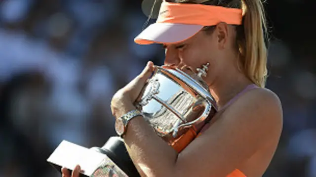 دا دوهم ځل دی چې سرپووا د رولان ګاروس ټېنس اتلولۍ ګټي