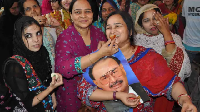 الطاف حسین کی ضمانت کی خبر سنتے ہیں ایم کیو ایم کے رہنماؤں کے چہرے خوش سے دمک اٹھے