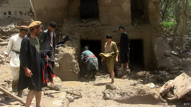 گزارش شده که در این حادثه حدود ۲ هزار خانه تخریب شده و ده‌ها نفر دیگر نیز ناپدید هستند.