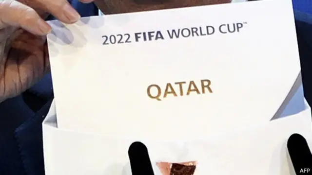 قطر فازت بحق تنظيم كأس العالم 2022 بعد منافسة مع كوريا الجنوبية، واليابان، واستراليا والولايات المتحدة.