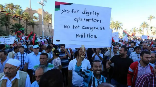 Митинг сторонников генерала Хафтара в Триполи