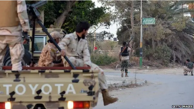 Вооруженные сторонники генерала Хафтара в Бенгази