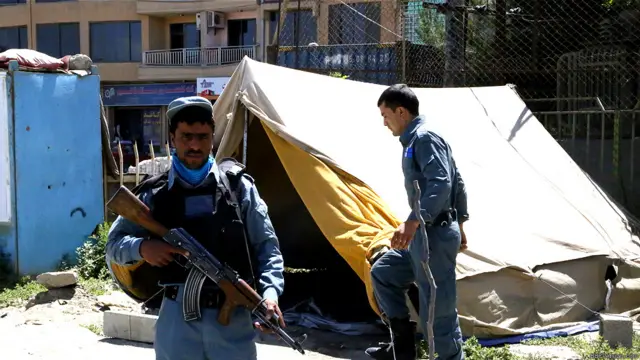 حضور نیروهای امنیتی در خیابانها به صورت بیست و چهار ساعته در نظر گرفته شده و در شماری از محلات خیمه برپا شده است تا نشانه‌ای باشد از حضور ثابت آنها در میان مردم.