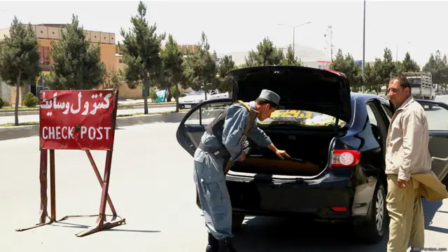 به دنبال حمله انتحاری به عبدالله عبدالله نامزد انتخابات ریاست جمهوری افغانستان، نیروهای امنیتی تدابیر امنیتی را در سراسر کشور و از جمله کابل، پایتخت شدت بخشیدند.