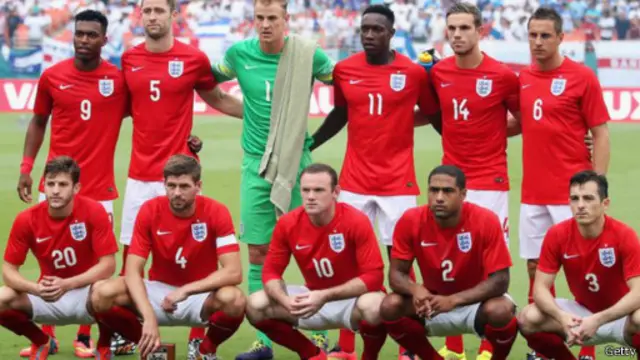 المنتخب الإنجليزي تحمل عبء المباراة.