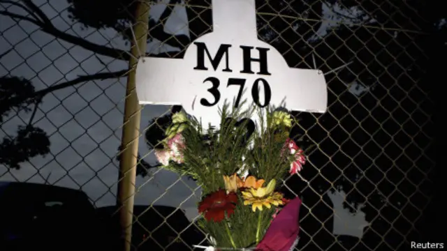Ofrenda floral en memoria del MH370