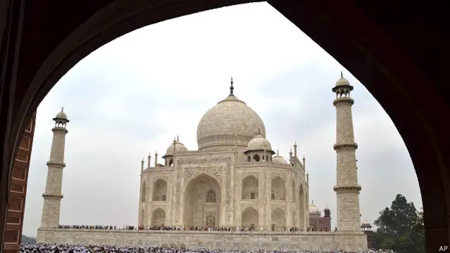 آگرے کا تاج دنیا بھر میں اپنے لازوال محبت کے پیغام کے لیے معروف ہے