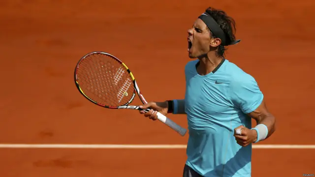 ست دوم هم همانند ست اول، بسیار فشرده بود، اما در نهایت مدافع عنوان قهرمانی موفق شد که این ست را 5-7 از آن خود کند