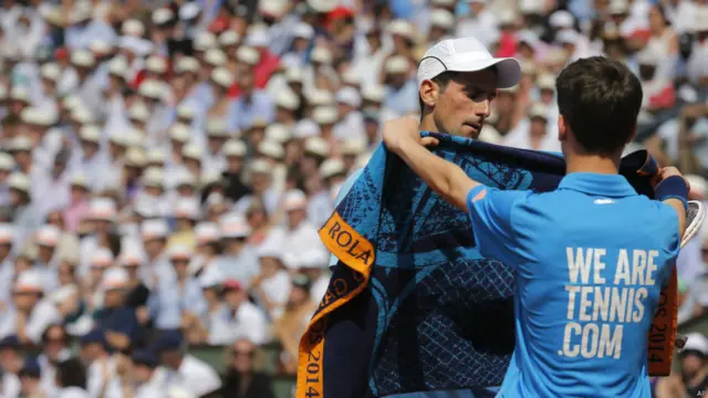 در ست سوم، جوکوویچ که خسته به نظر می‌رسید، نتوانست سطح بازی خود را حفظ کند و ست را 2-6 به نادال واگذار کرد