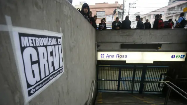 Grevistas serão multados por dias não trabalhados; para cientista político, margem do governo para agir é estreita